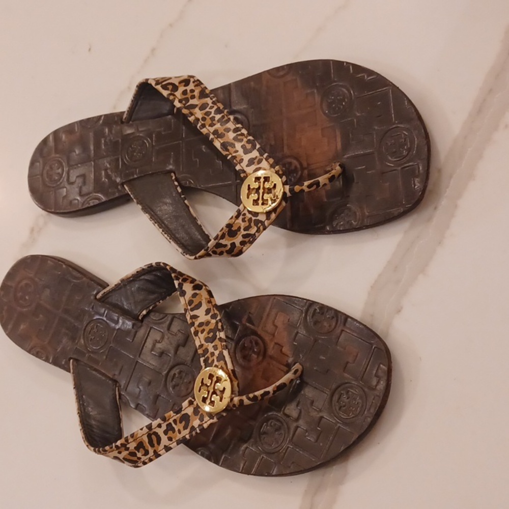 Tory Burch Thora Animal Print Leather Sandal With Gold TB Logo Accents Size 8